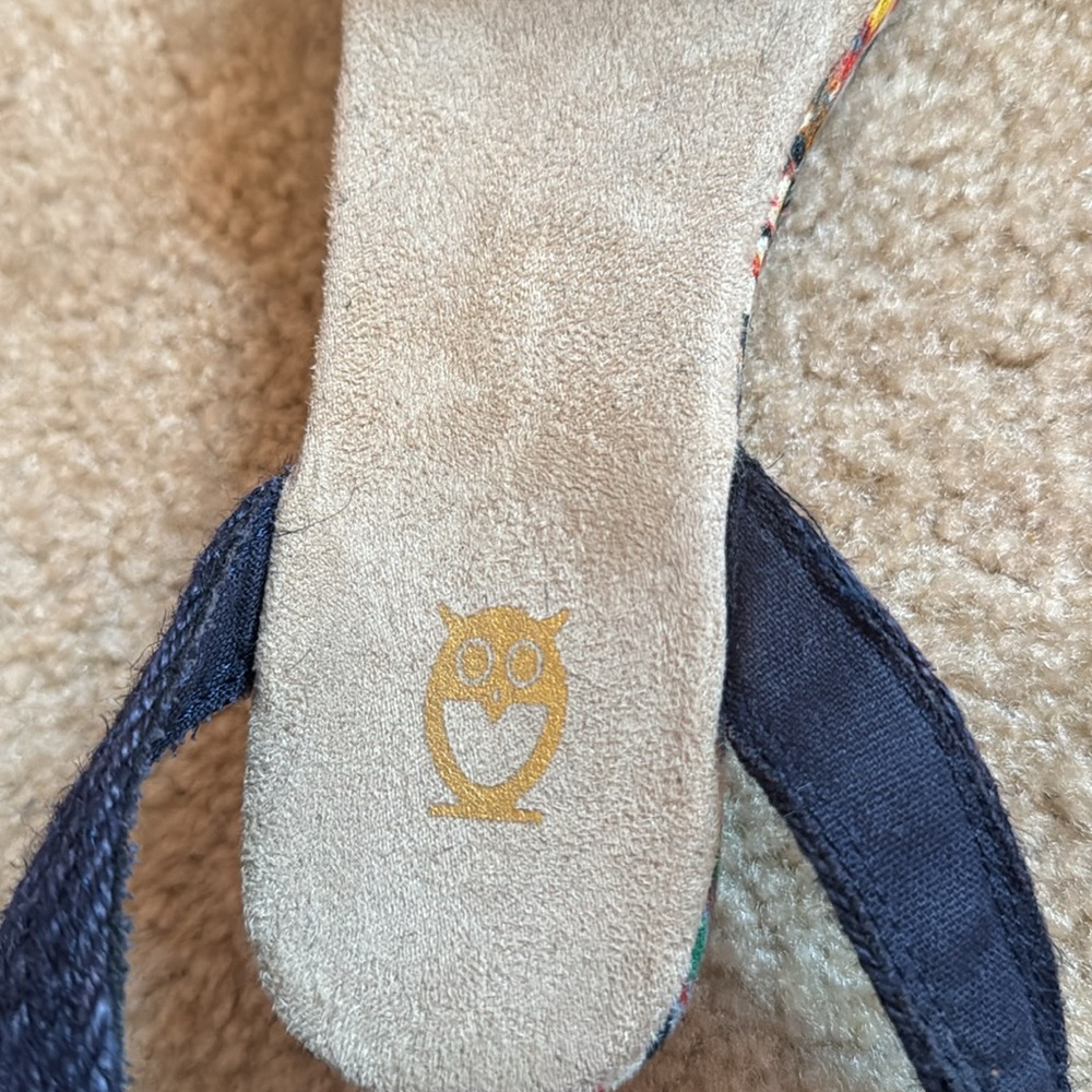 AZTEC - Strap Sandals - Size 7 - Picture 5 of 10